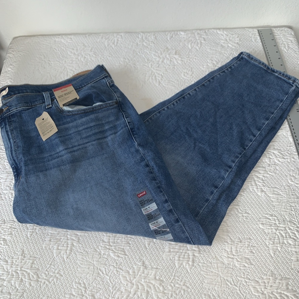 NWT Levi's High Waisted Mom Jeans‎ Plus Sz 24W 24 Tapered Leg Stretch